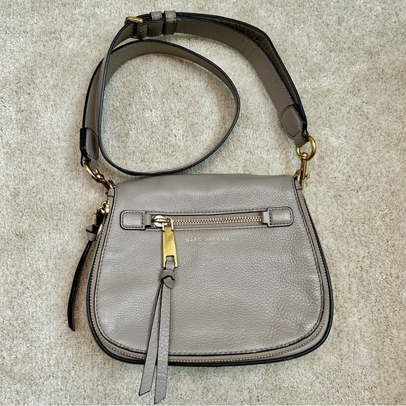 Marc Jacobs Grey Pebbled Leather Crossbody Bag - Picture 1 of 17